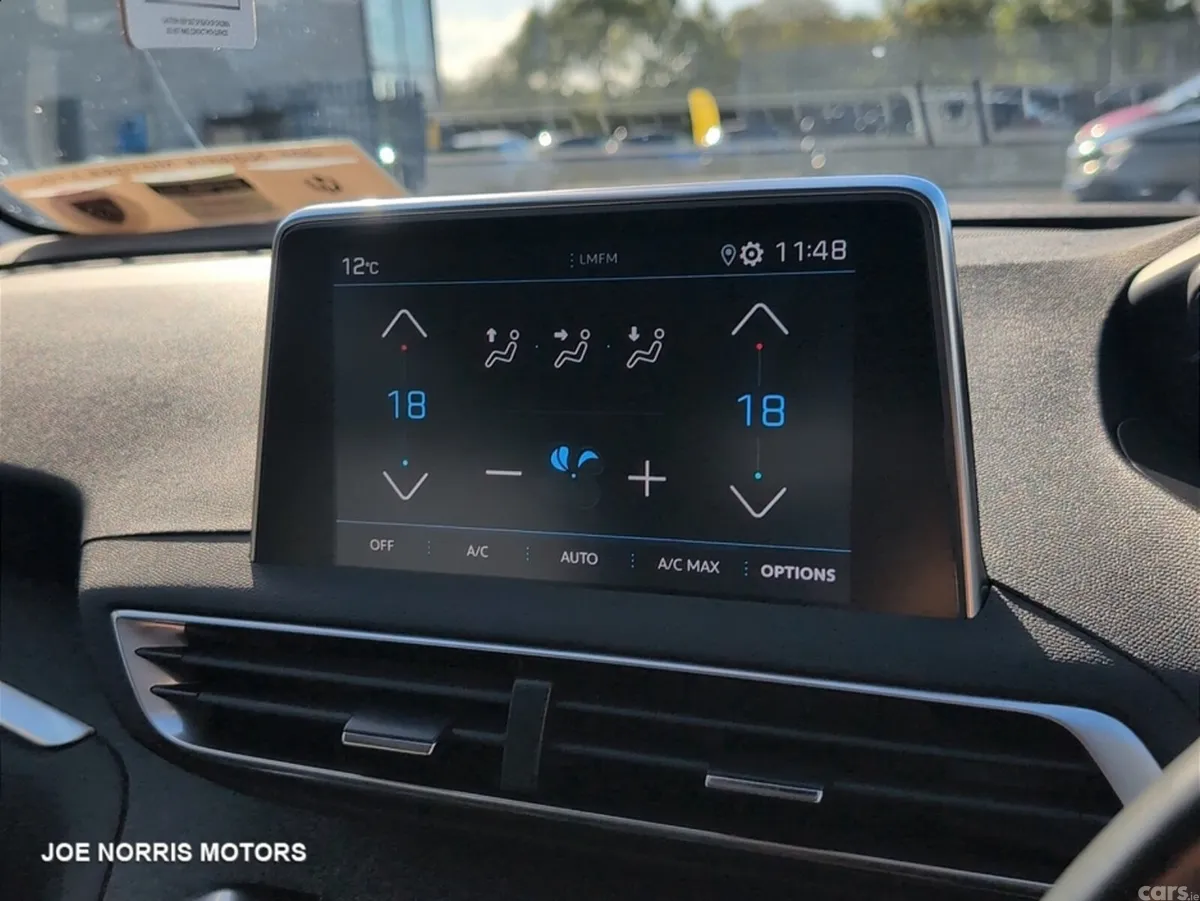 Peugeot 3008 MPV, Petrol, 2019, Red