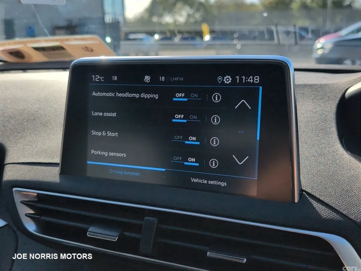 Peugeot 3008 MPV, Petrol, 2019, Red