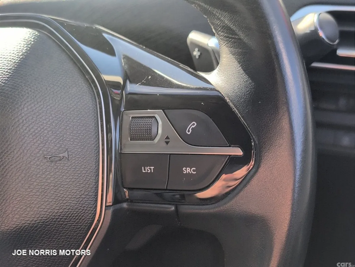 Peugeot 3008 MPV, Petrol, 2019, Red