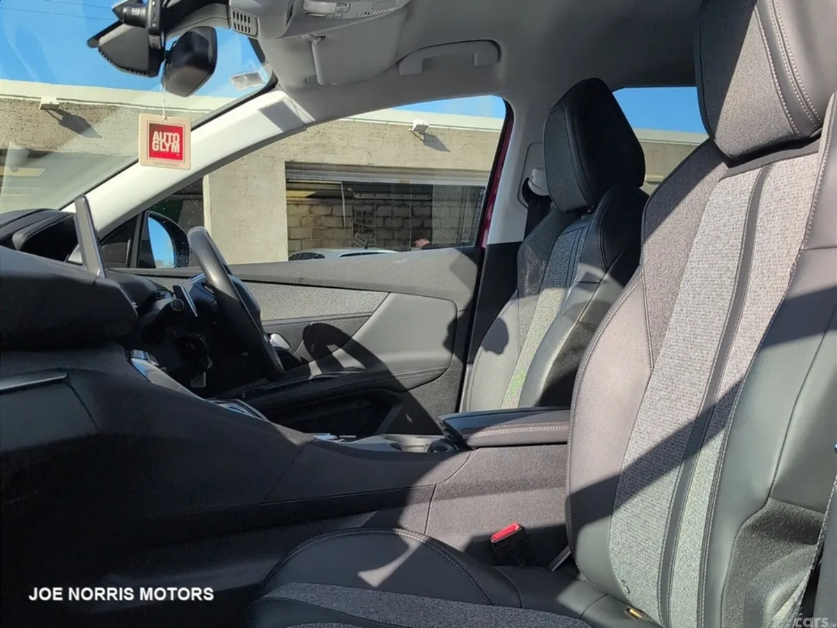 Peugeot 3008 MPV, Petrol, 2019, Red
