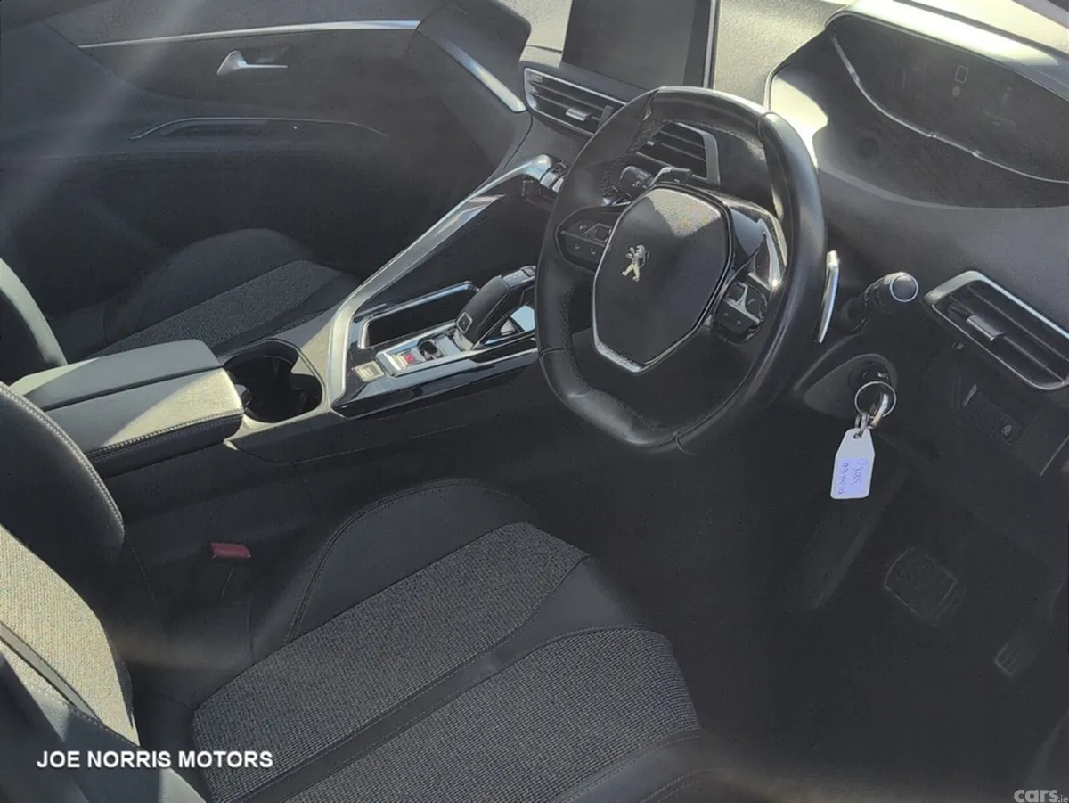Peugeot 3008 MPV, Petrol, 2019, Red