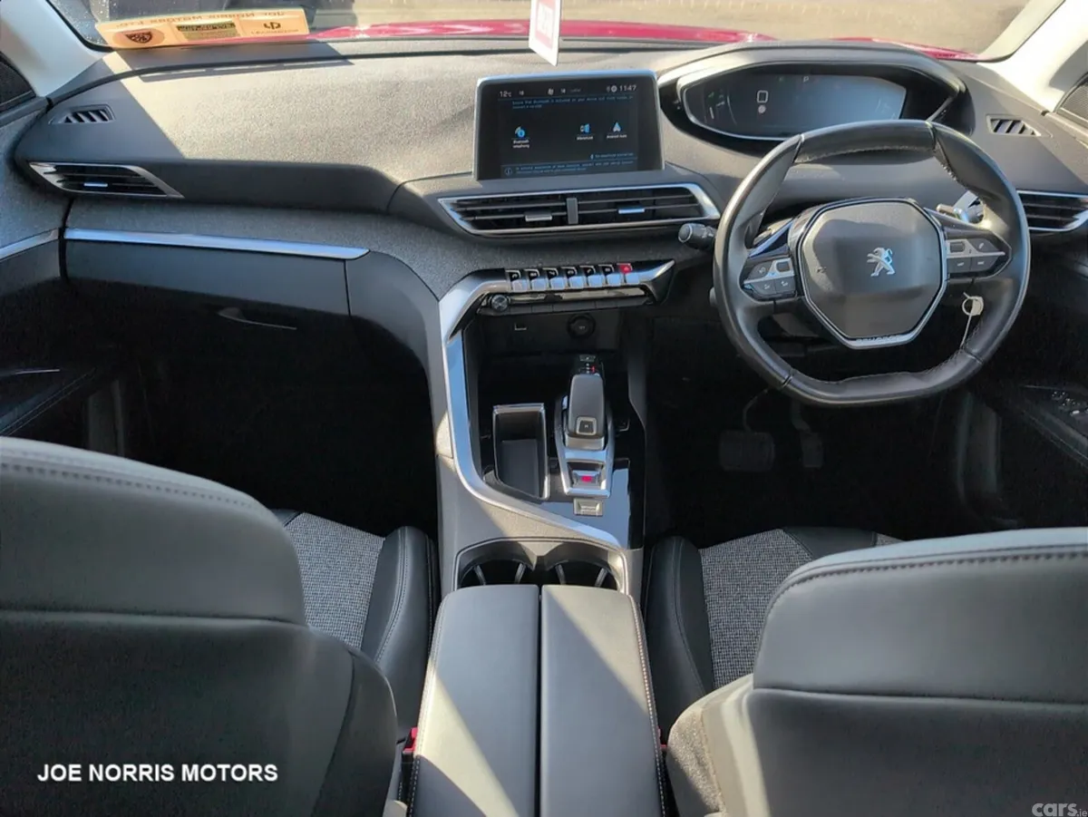 Peugeot 3008 MPV, Petrol, 2019, Red