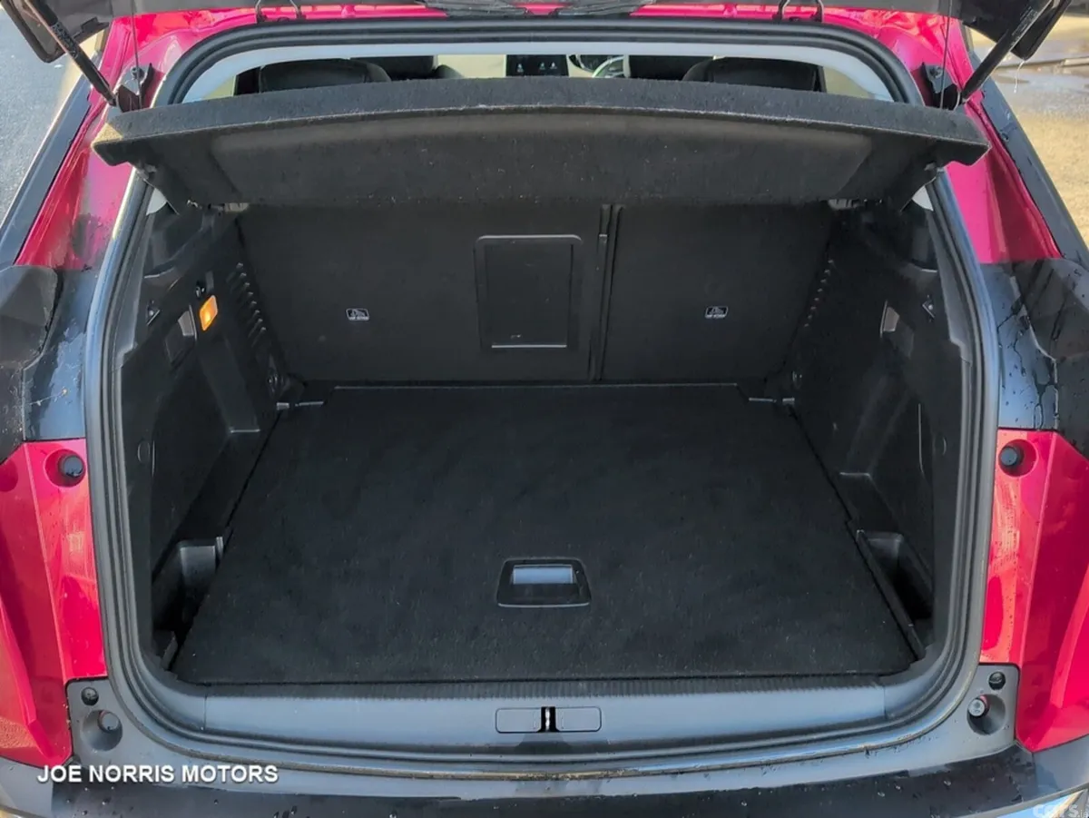 Peugeot 3008 MPV, Petrol, 2019, Red