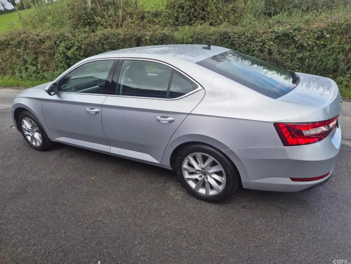 Skoda Superb Hatchback, Diesel, 2023, Grey