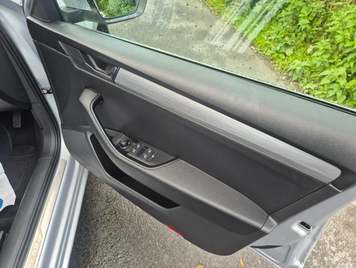 Skoda Superb Hatchback, Diesel, 2023, Grey