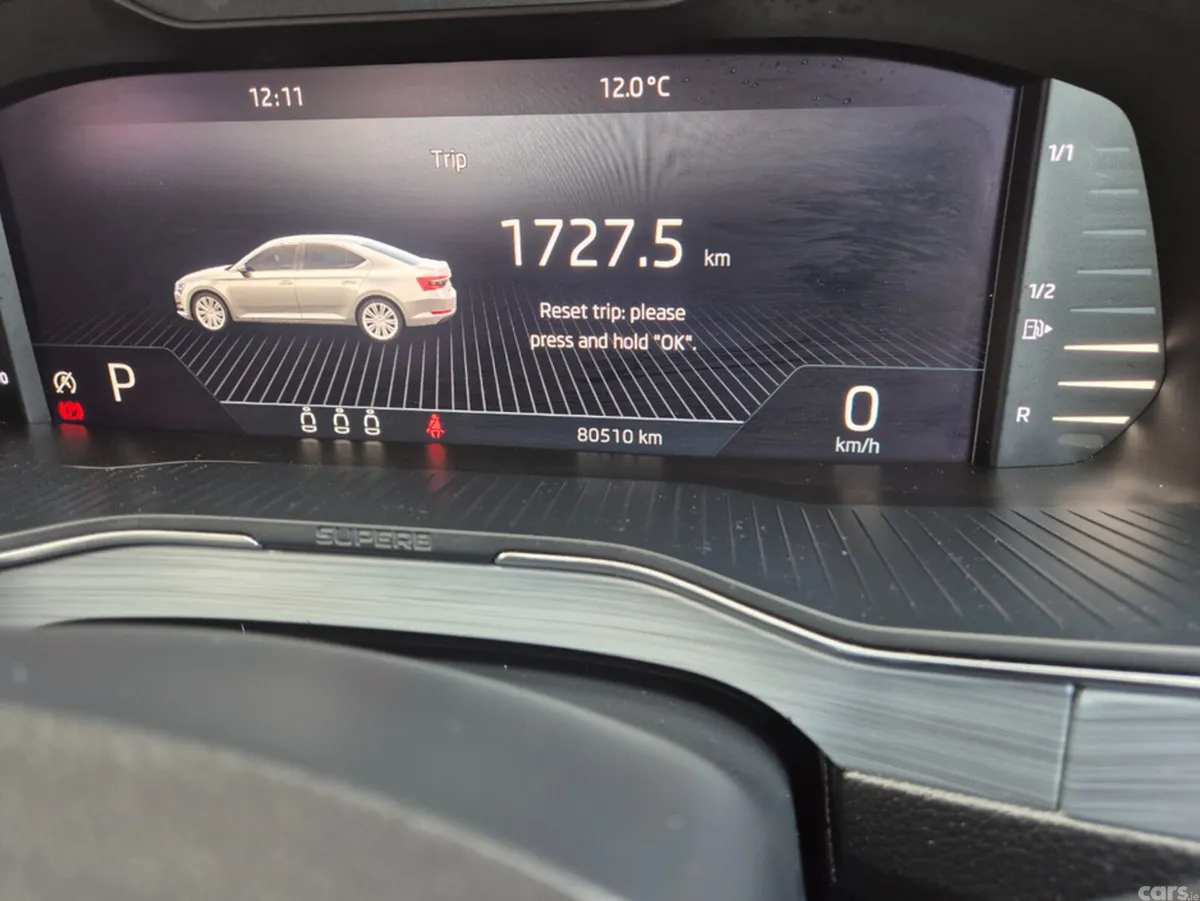 Skoda Superb Hatchback, Diesel, 2023, Grey