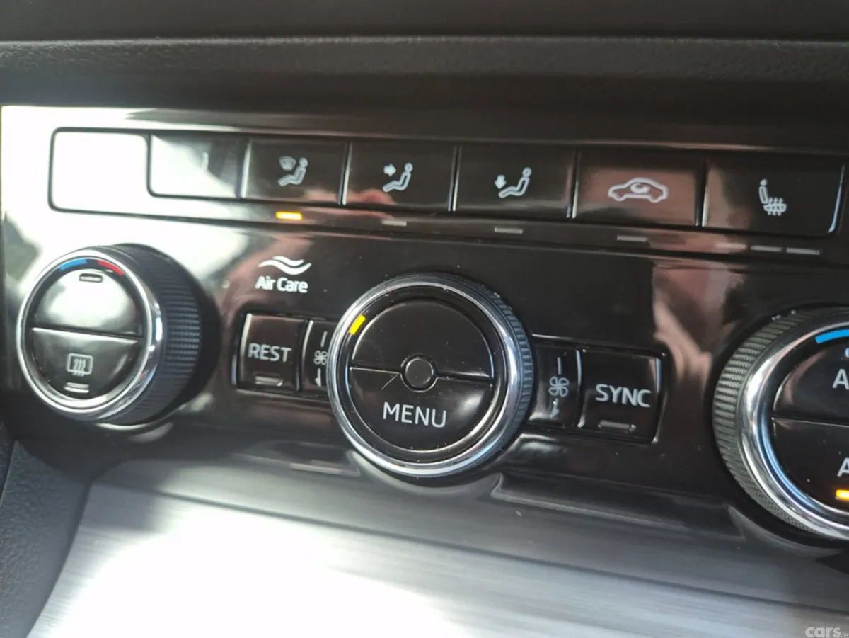 Skoda Superb Hatchback, Diesel, 2023, Grey