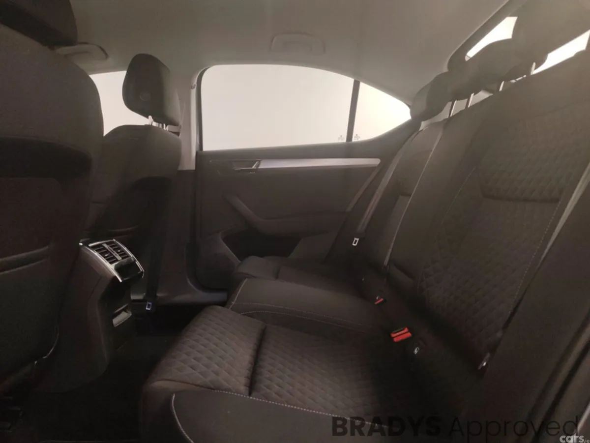 Skoda Superb Hatchback, Diesel, 2023, Grey