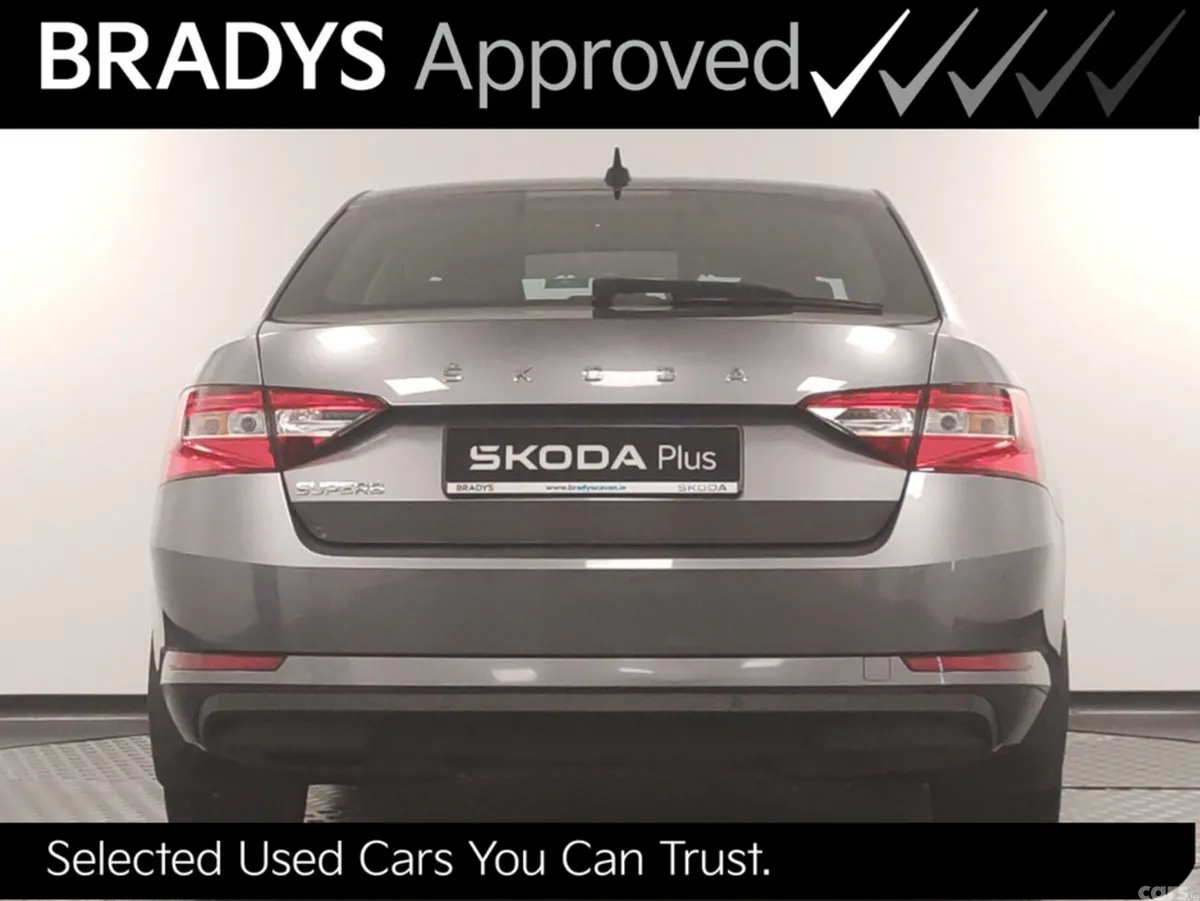 Skoda Superb Hatchback, Diesel, 2023, Grey