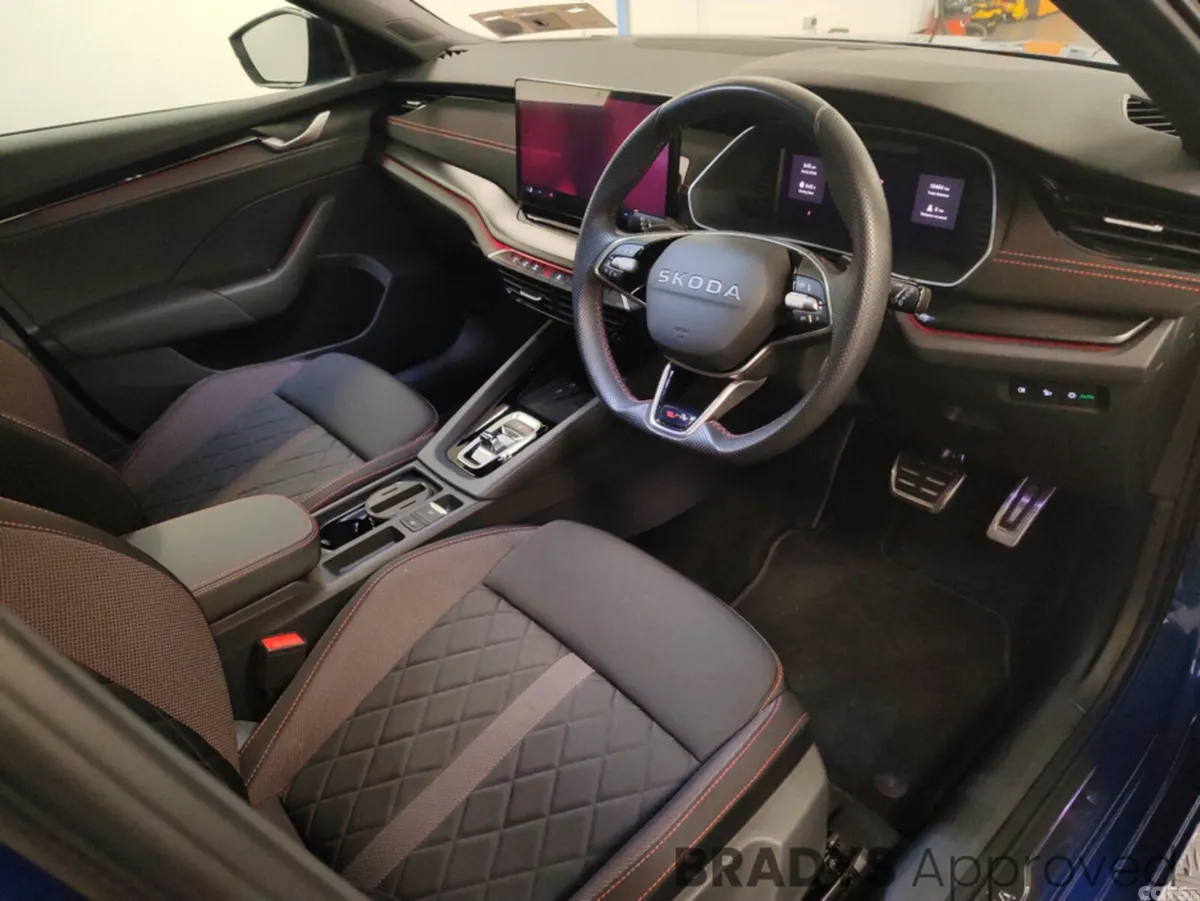 Skoda Octavia Hatchback, Petrol, 2025, Blue