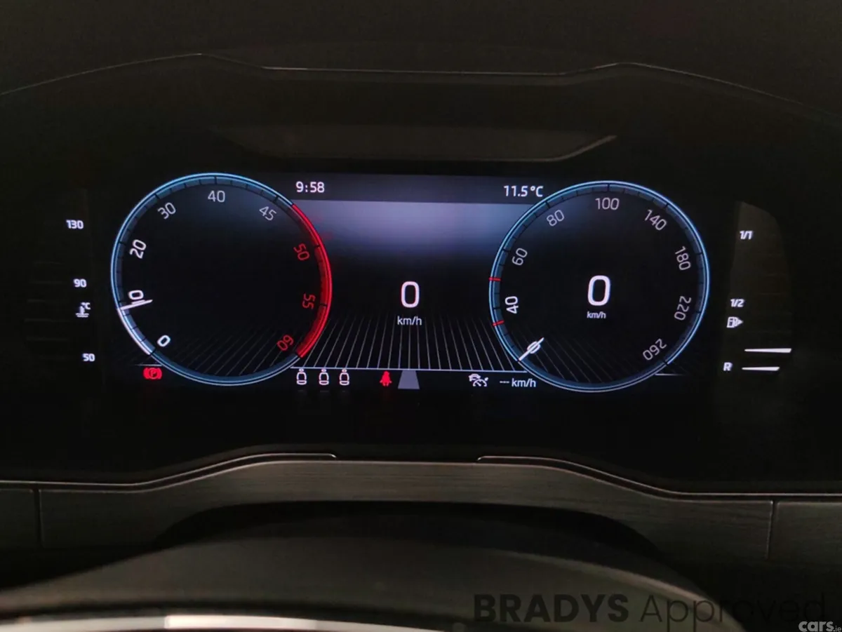 Skoda Superb Hatchback, Diesel, 2023, Grey