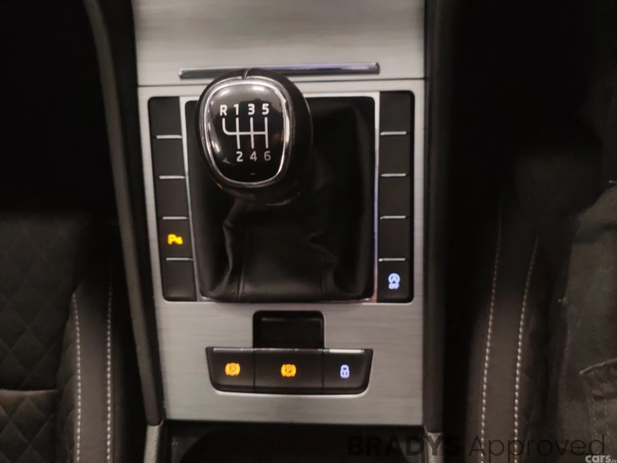 Skoda Superb Hatchback, Diesel, 2023, Grey