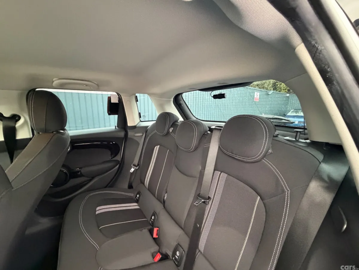 Mini Cooper Hatchback, Diesel, 2019, Silver