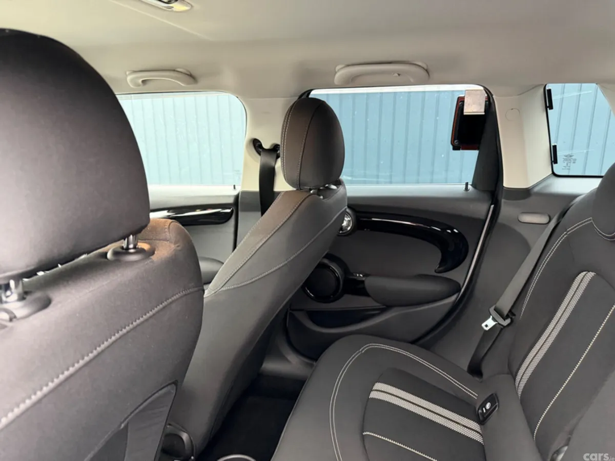 Mini Cooper Hatchback, Diesel, 2019, Silver