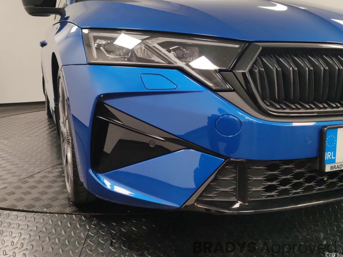 Skoda Octavia Hatchback, Petrol, 2025, Blue