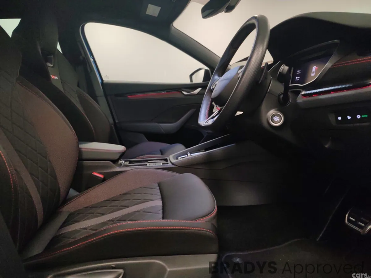 Skoda Octavia Hatchback, Petrol, 2025, Blue