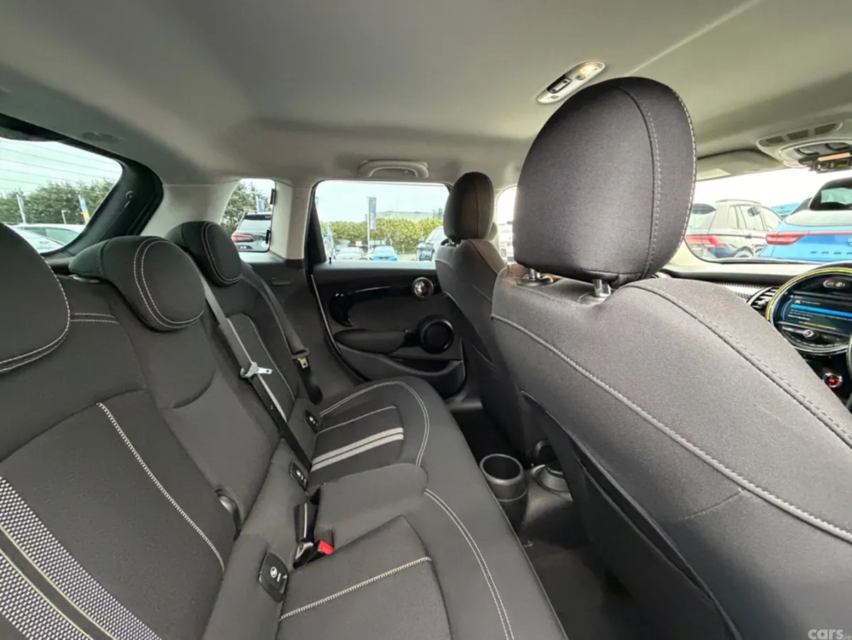 Mini Cooper Hatchback, Diesel, 2019, Silver
