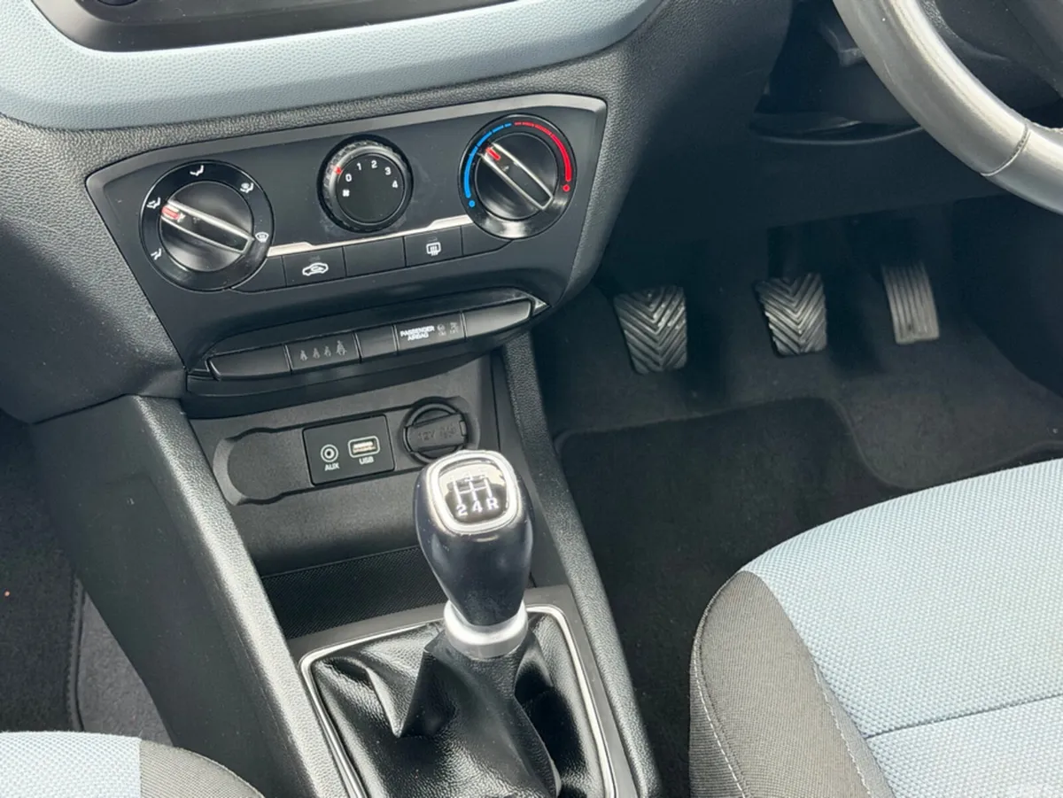 Hyundai i20 Hatchback, Petrol, 2020, Black