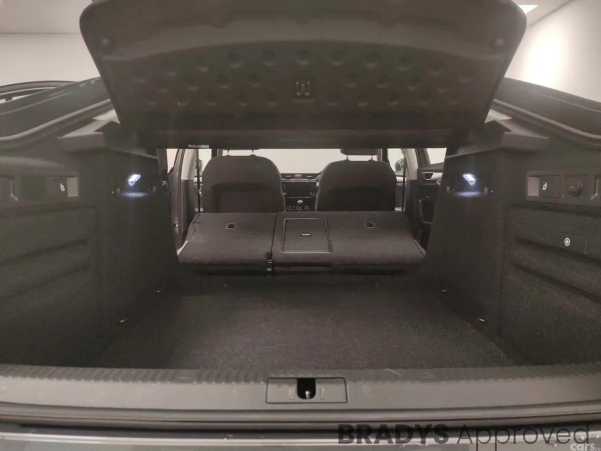 Skoda Superb Hatchback, Diesel, 2023, Grey