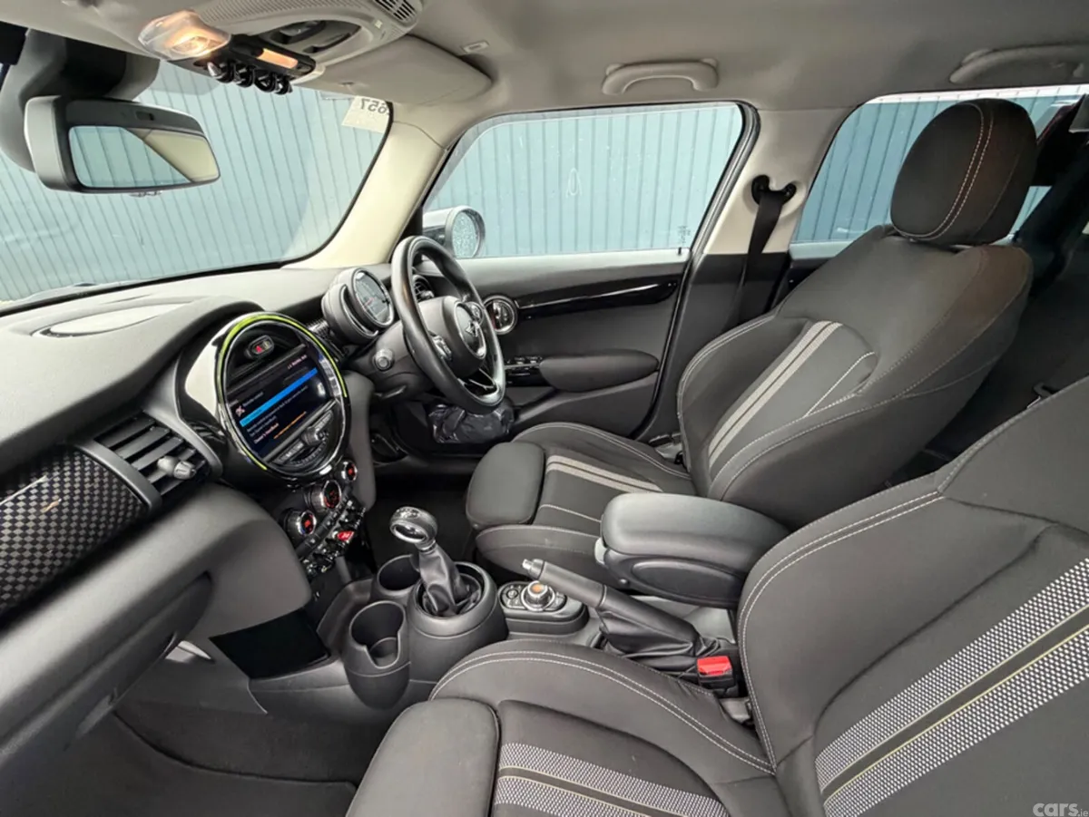 Mini Cooper Hatchback, Diesel, 2019, Silver
