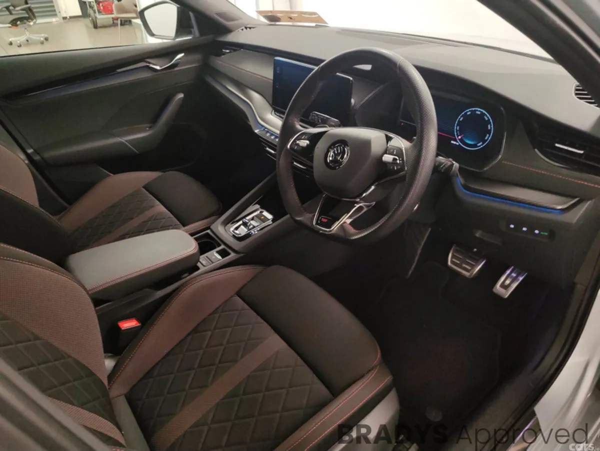 Skoda Octavia Hatchback, Diesel, 2024, Grey