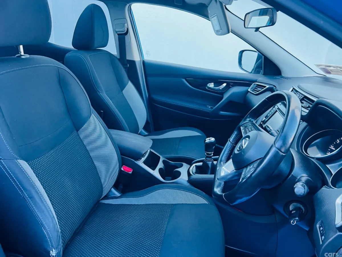 Nissan Qashqai MPV, Petrol, 2017, Blue