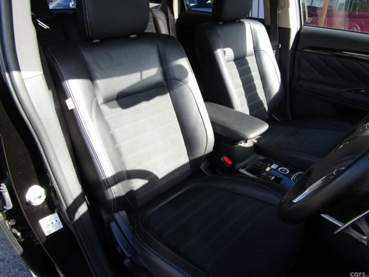 Mitsubishi Outlander Estate, Petrol Plug-in Hybrid, 2017, Black