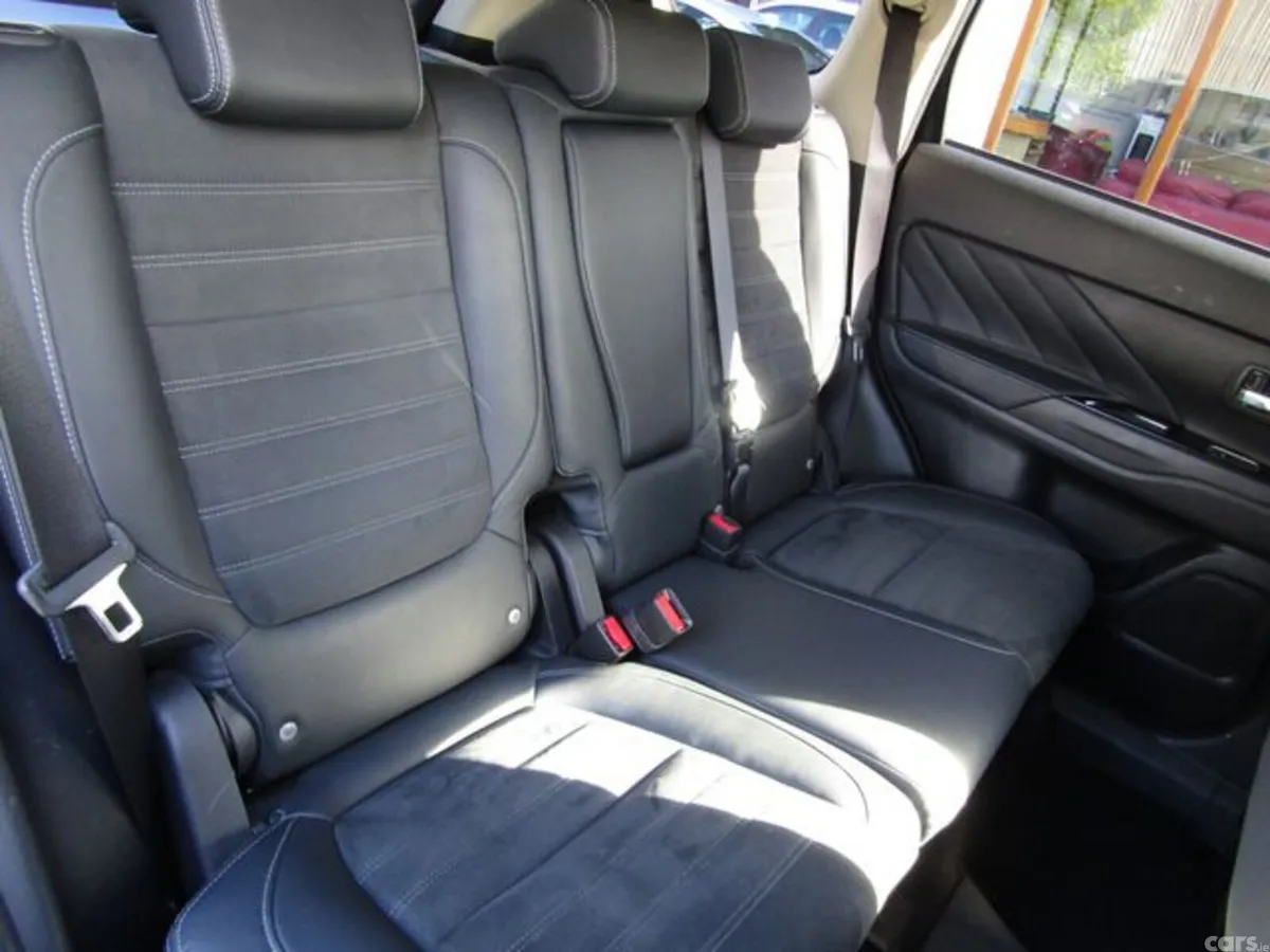Mitsubishi Outlander Estate, Petrol Plug-in Hybrid, 2017, Black