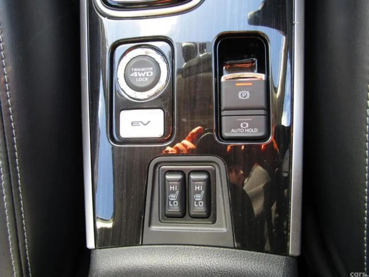 Mitsubishi Outlander Estate, Petrol Plug-in Hybrid, 2017, Black