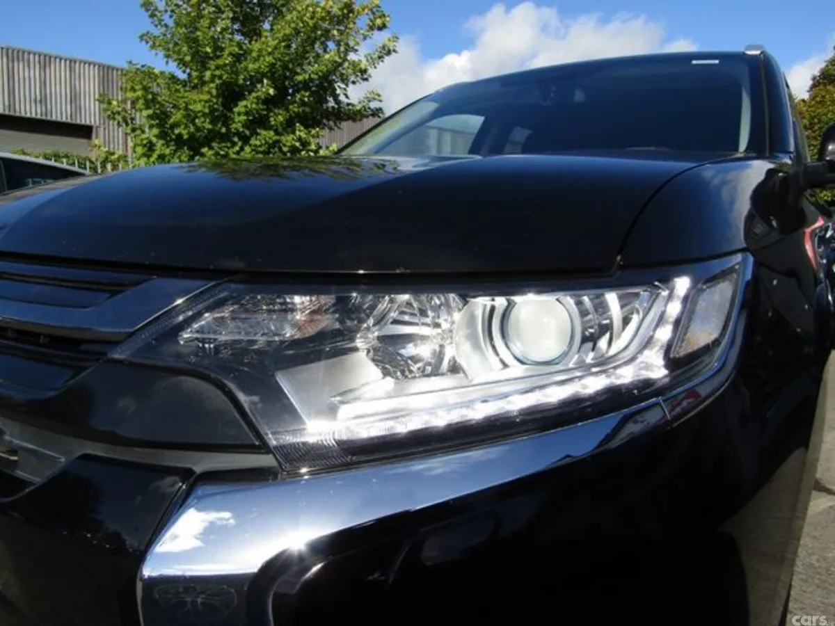 Mitsubishi Outlander Estate, Petrol Plug-in Hybrid, 2017, Black