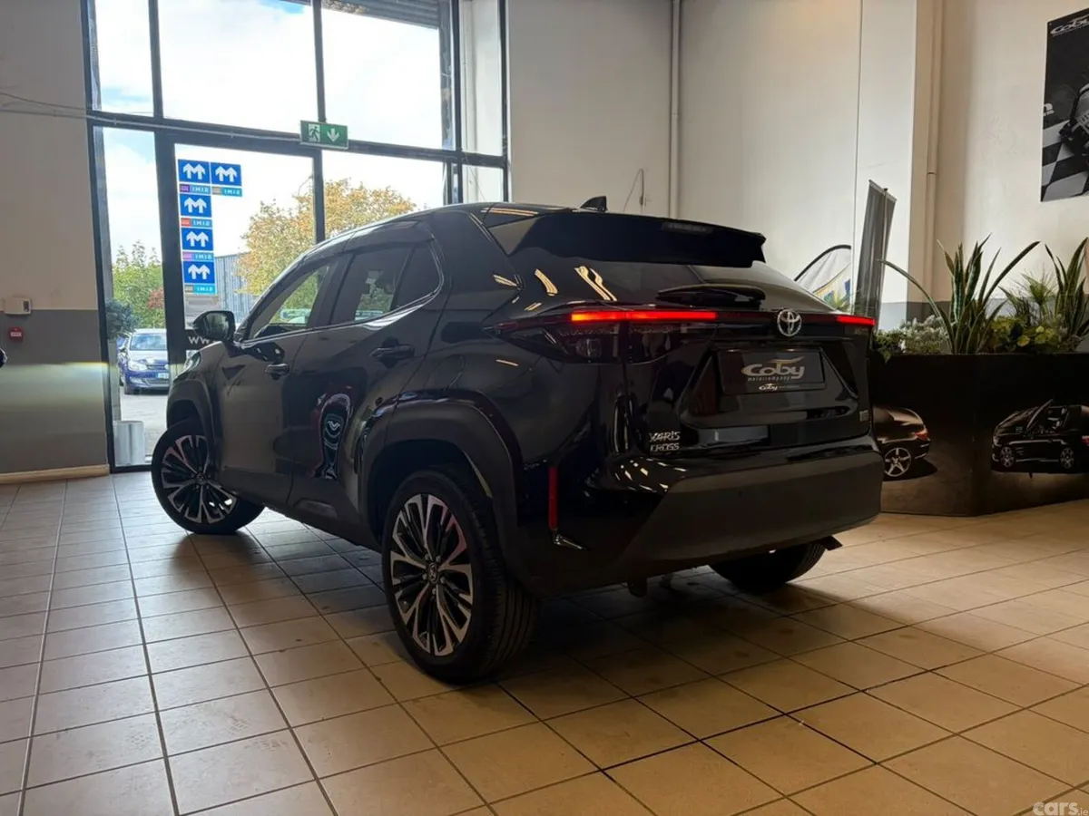 Toyota Yaris Cross Estate, Petrol Hybrid, 2021, Black