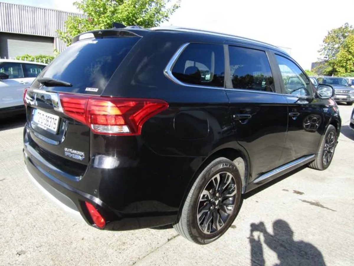 Mitsubishi Outlander Estate, Petrol Plug-in Hybrid, 2017, Black
