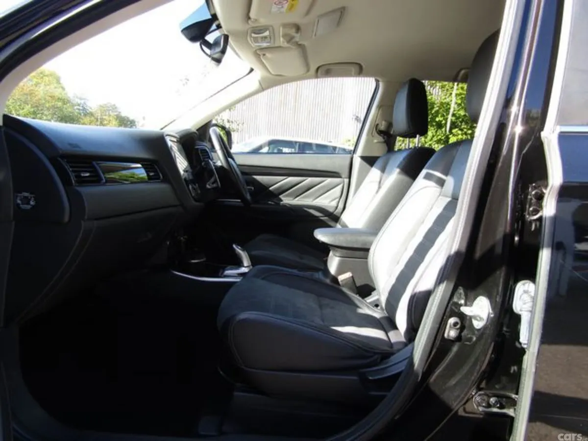 Mitsubishi Outlander Estate, Petrol Plug-in Hybrid, 2017, Black