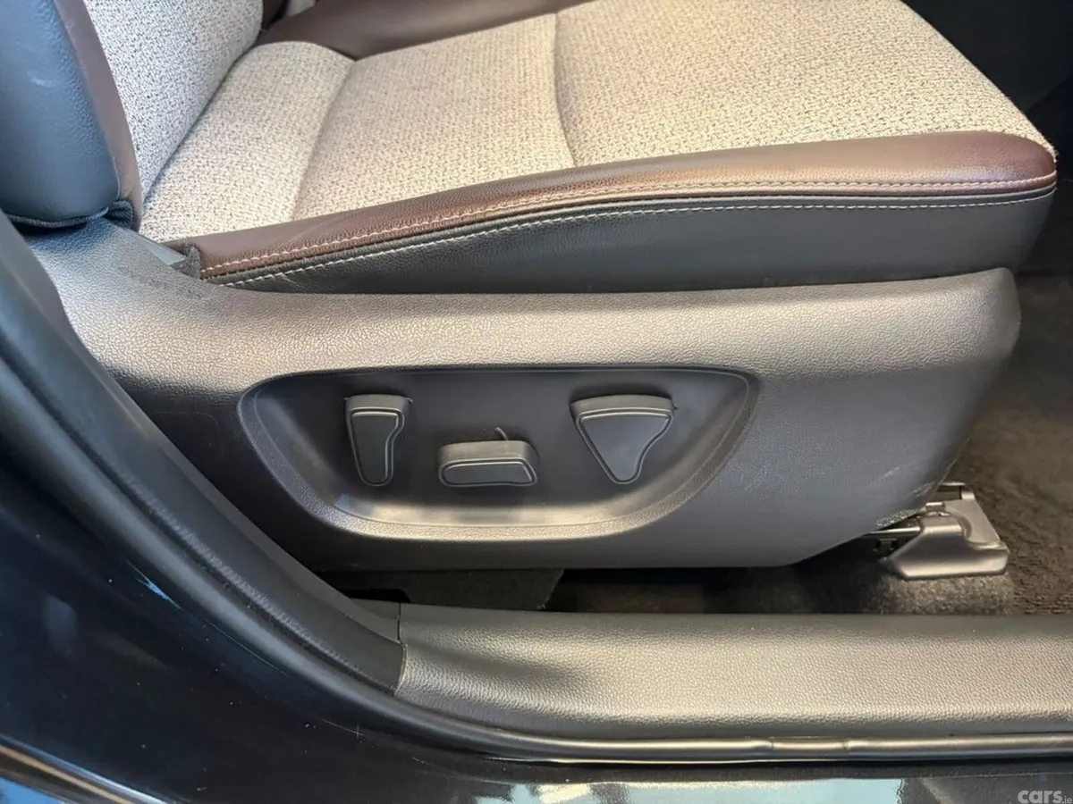 Toyota Yaris Cross Estate, Petrol Hybrid, 2021, Black