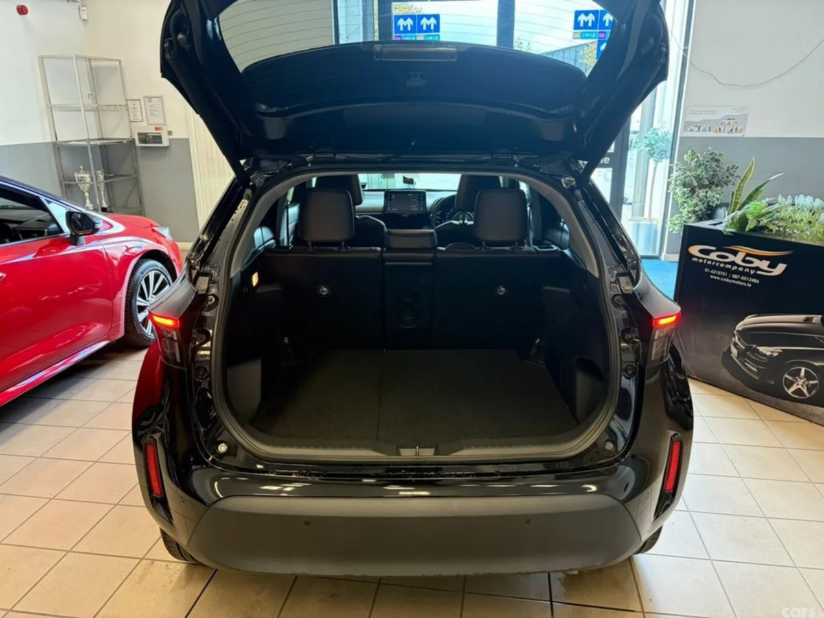 Toyota Yaris Cross Estate, Petrol Hybrid, 2021, Black