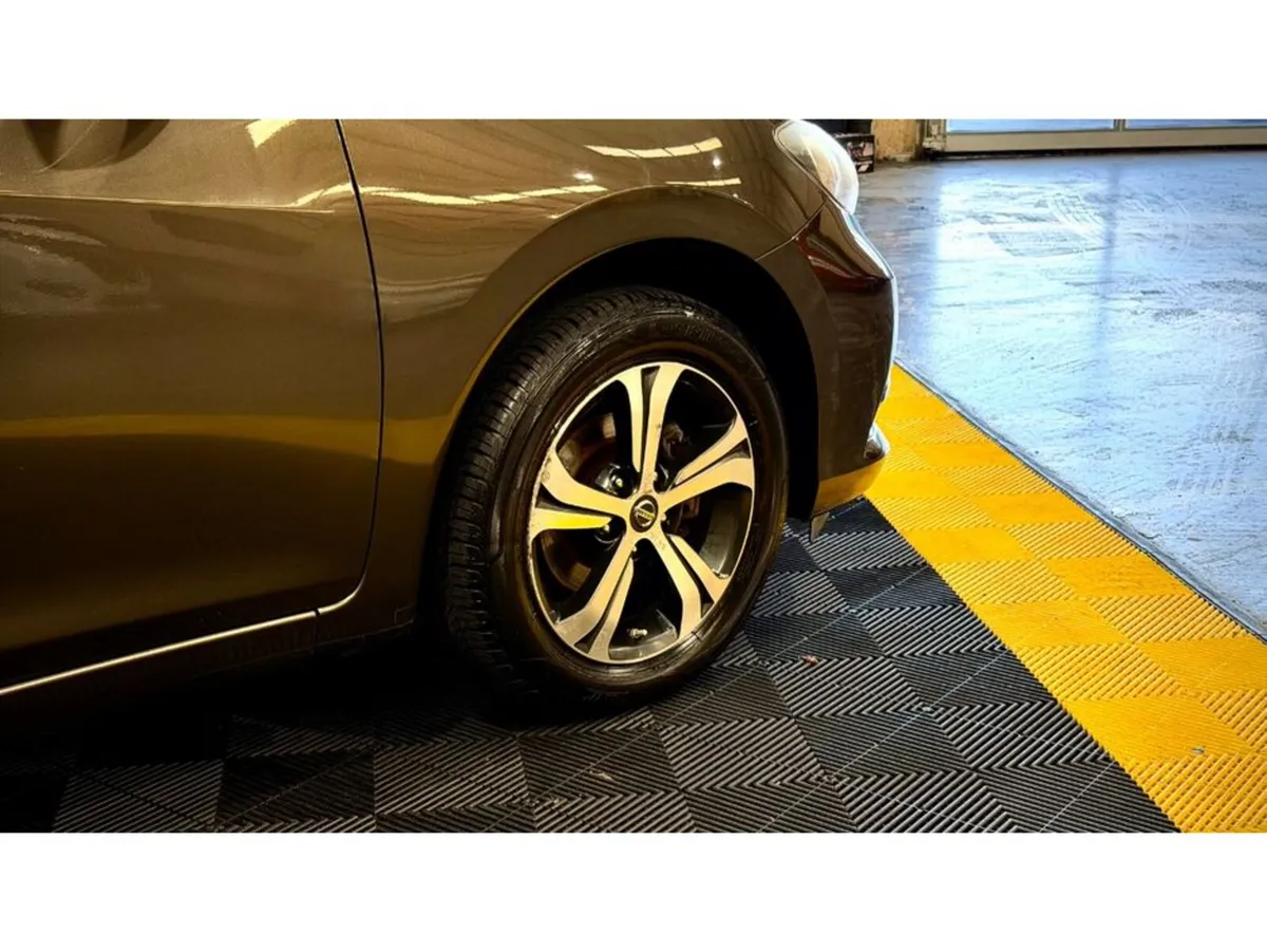 Nissan Pulsar Hatchback, Petrol, 2015, Brown