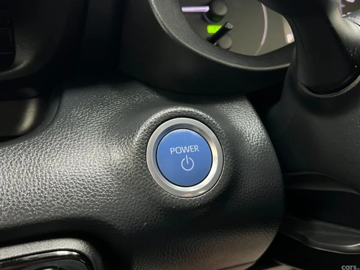 Toyota Yaris Hatchback, Petrol Hybrid, 2021, White