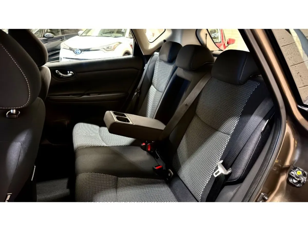 Nissan Pulsar Hatchback, Petrol, 2015, Brown