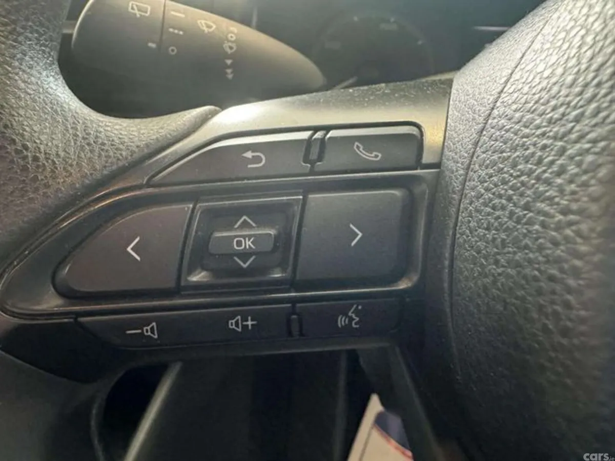 Toyota Yaris Hatchback, Petrol Hybrid, 2021, White