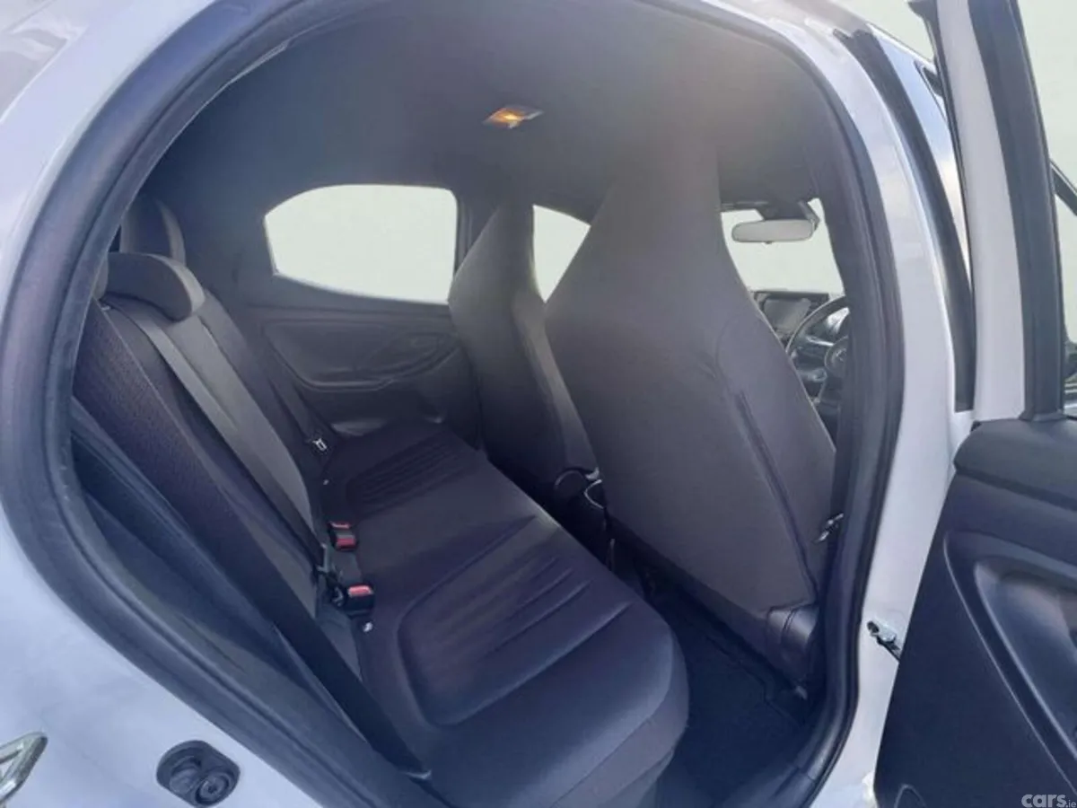 Toyota Yaris Hatchback, Petrol Hybrid, 2021, White