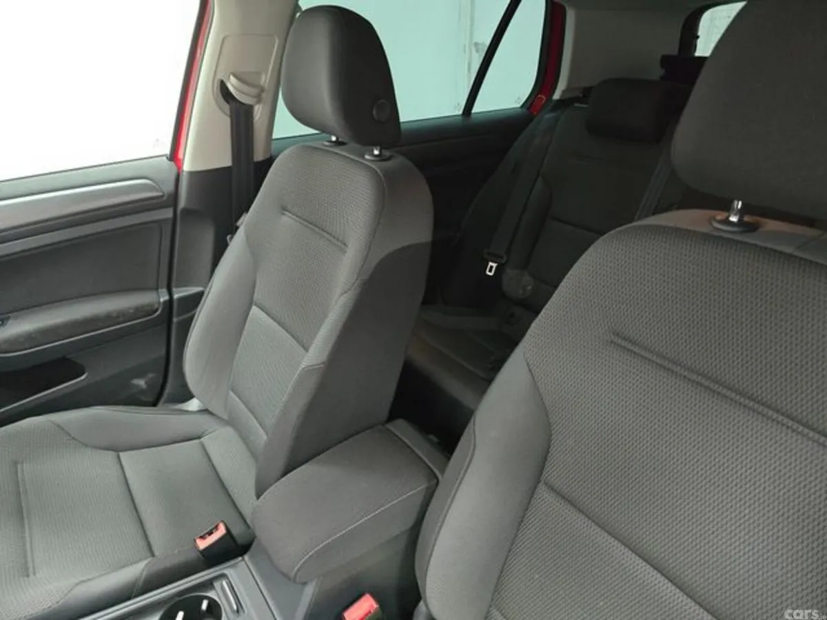 Volkswagen Golf Hatchback, Petrol, 2018, Red