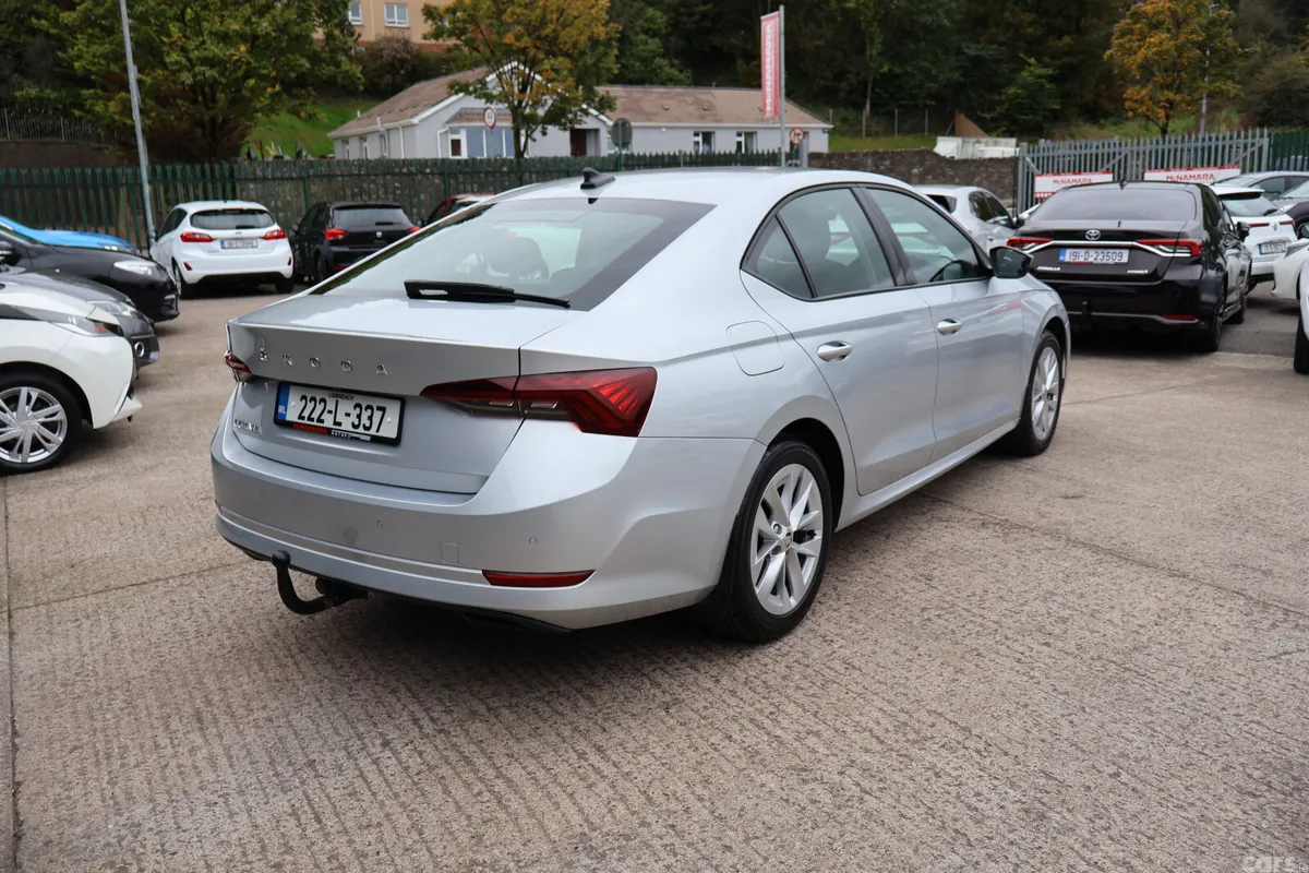 Skoda Octavia Saloon, Diesel, 2022, Grey