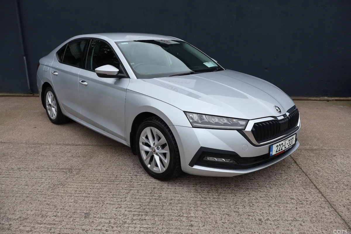 Skoda Octavia Saloon, Diesel, 2022, Grey