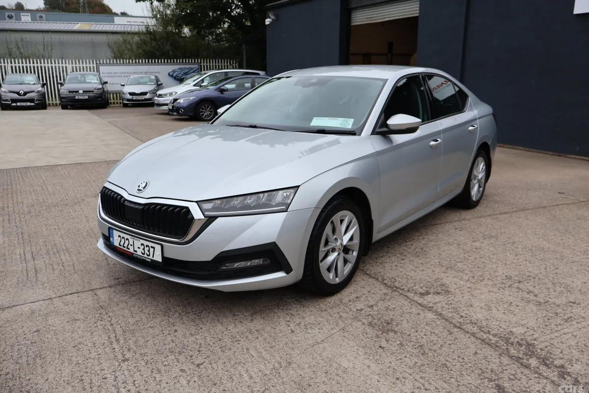 Skoda Octavia Saloon, Diesel, 2022, Grey