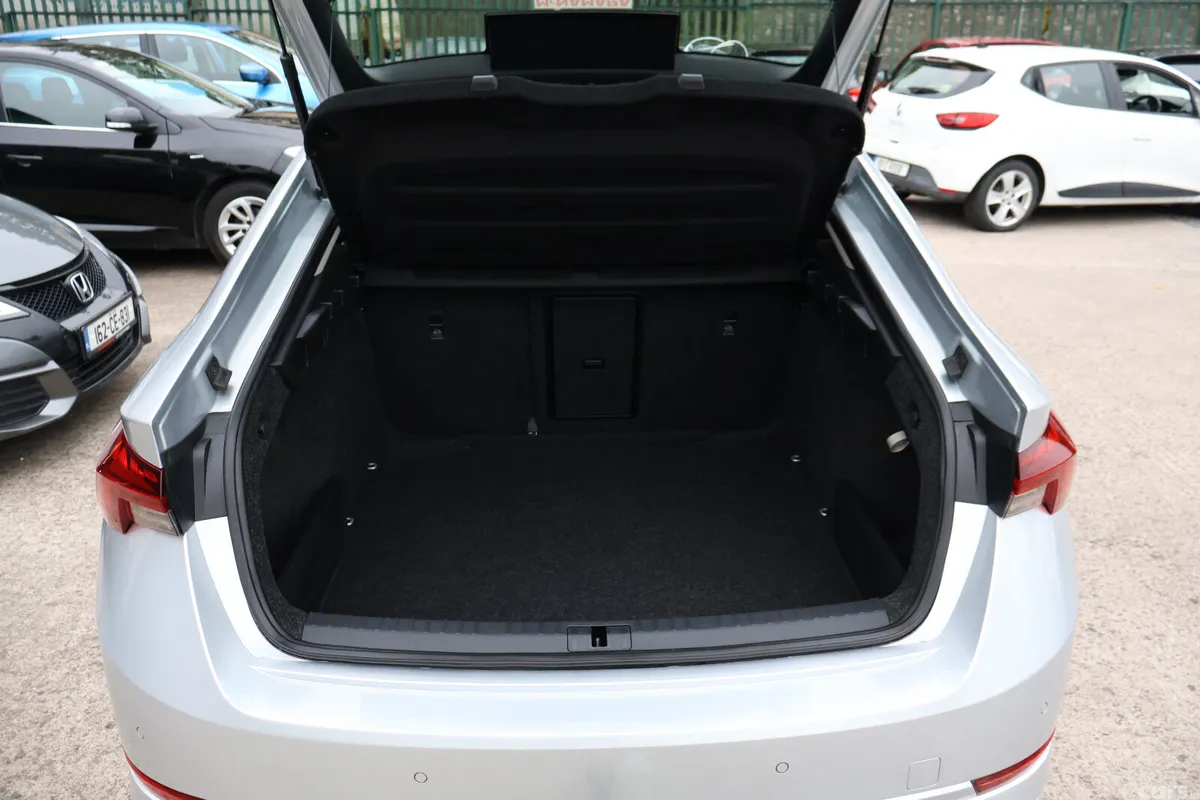 Skoda Octavia Saloon, Diesel, 2022, Grey