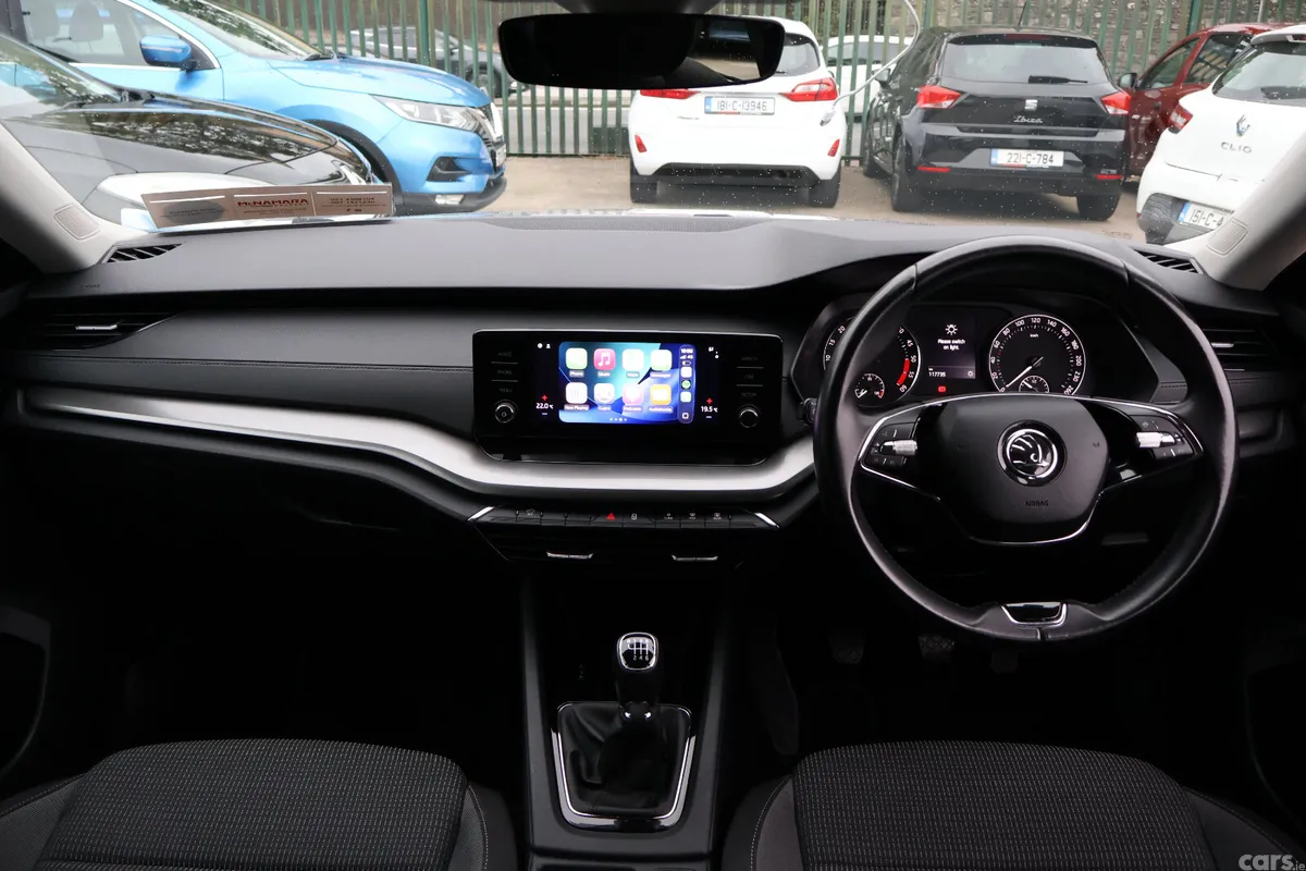 Skoda Octavia Saloon, Diesel, 2022, Grey
