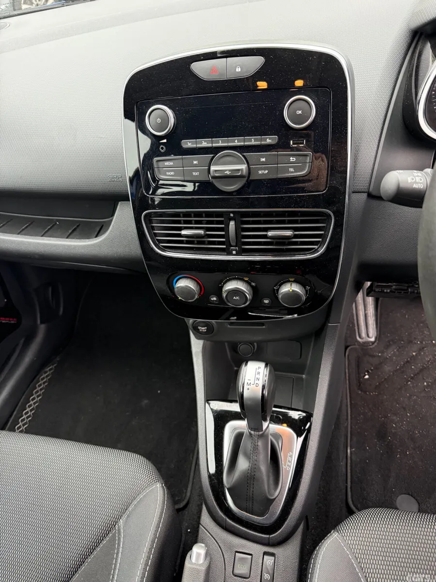 Renault Clio Hatchback, Petrol, 2019, Blue