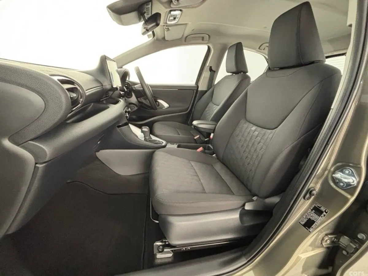 Toyota Yaris Hatchback, Petrol Hybrid, 2024, Bronze