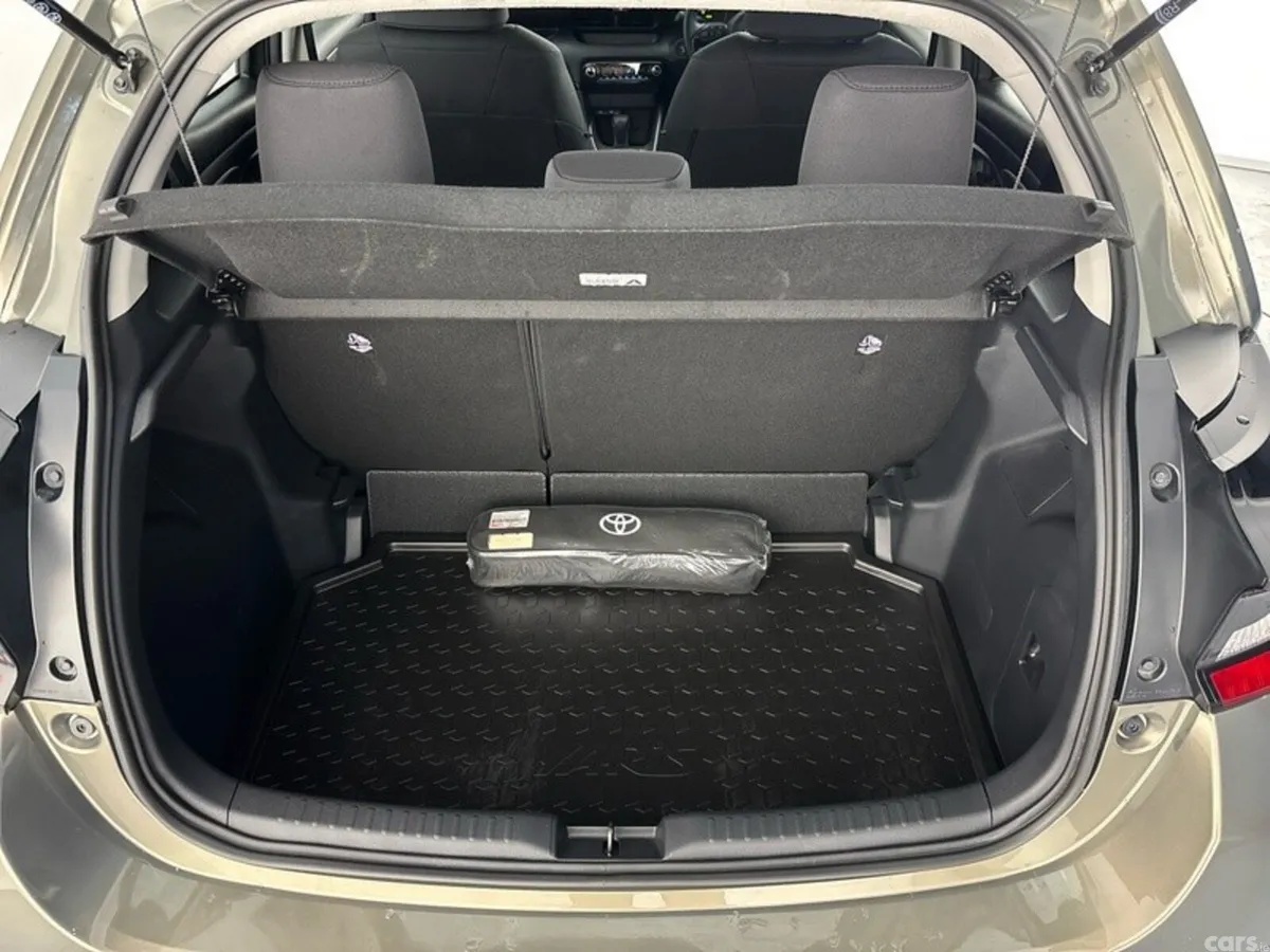 Toyota Yaris Hatchback, Petrol Hybrid, 2024, Bronze