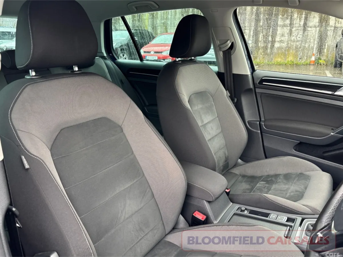 Volkswagen Golf Hatchback, Petrol, 2017, Blue